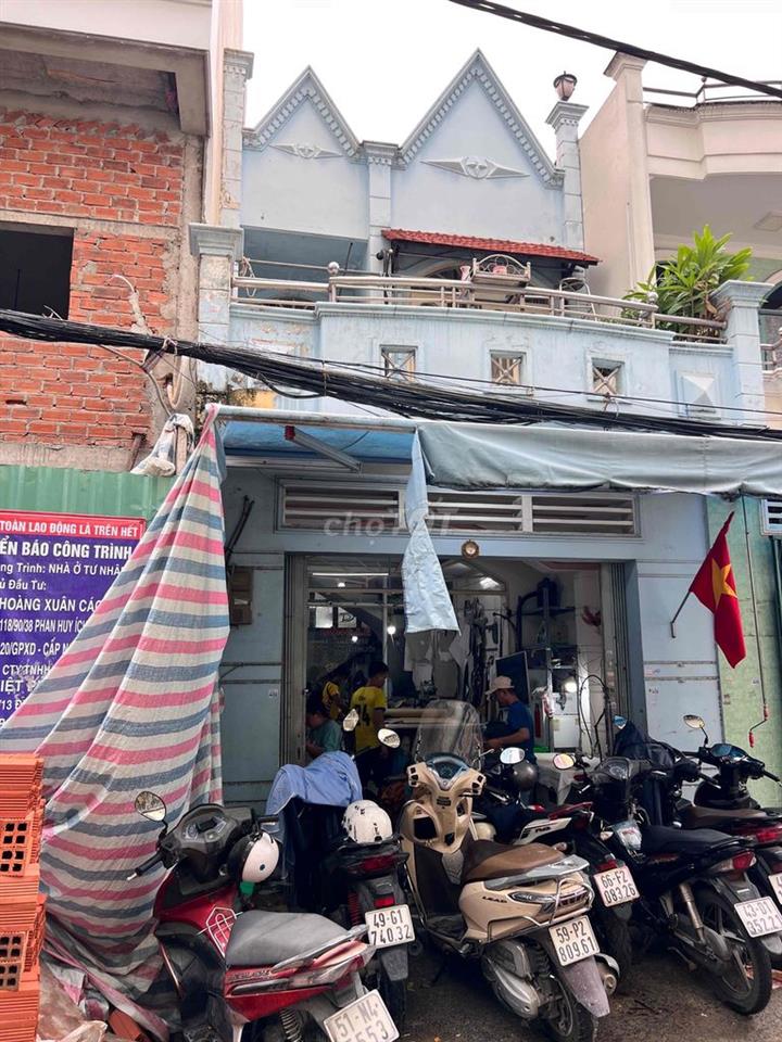 nhà hẻm 8m  2 xe hơi tránh nhau