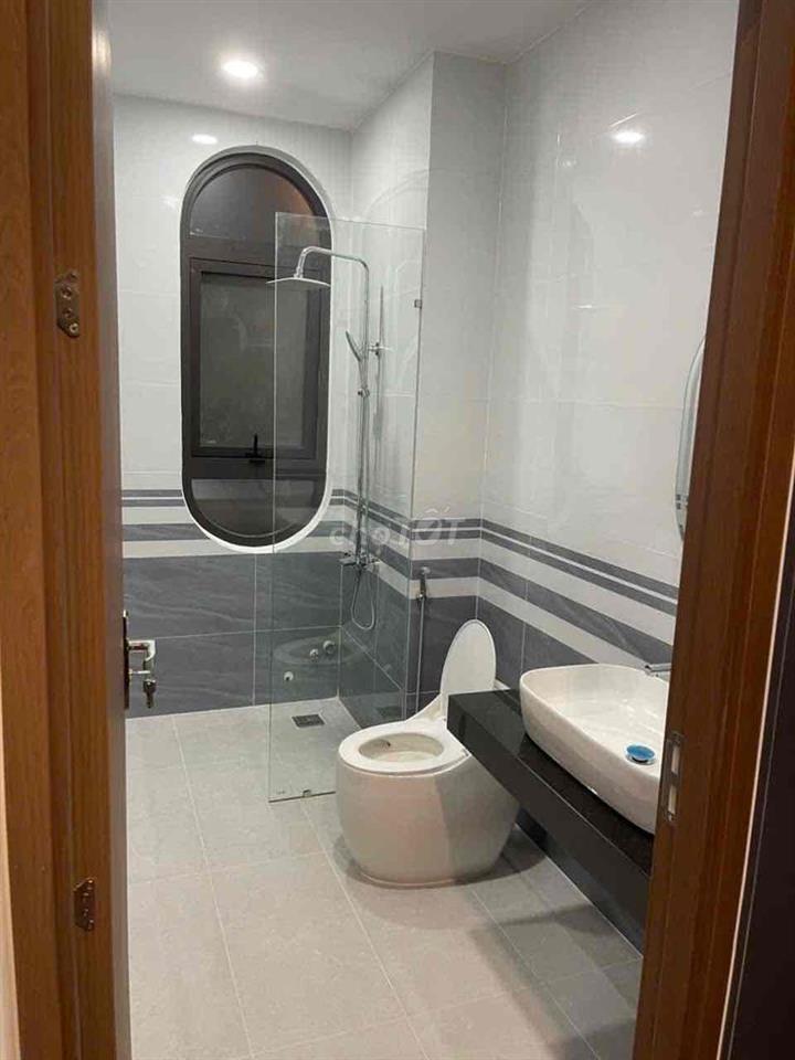 CẦN TIỀN NÊN BÁN CĂN NHÀ 3 TẦNG MỚI XÂY KIÊN CỐ