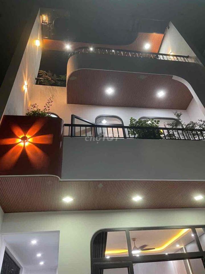 CẦN TIỀN NÊN BÁN CĂN NHÀ 3 TẦNG MỚI XÂY KIÊN CỐ