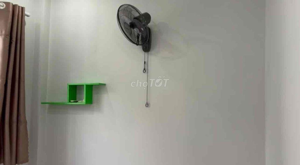 phòng trọ trung tâm ban công ko chung chủ có máy lạnh