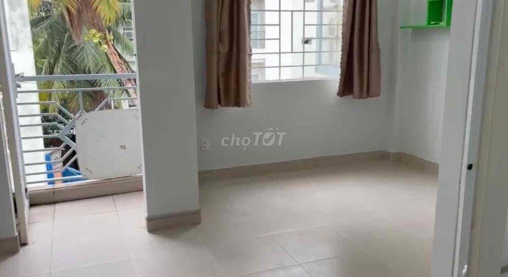 phòng trọ trung tâm ban công ko chung chủ có máy lạnh