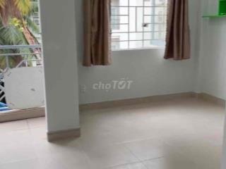 phòng trọ trung tâm ban công ko chung chủ có máy lạnh