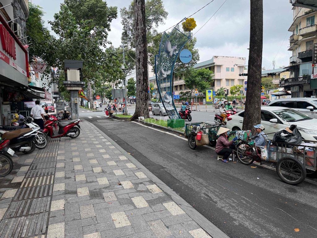 SANG NHƯỢNG QUÁN ĂN, KEM & NƯỚC UỐNG – TRẦN HƯNG ĐẠO, Q1