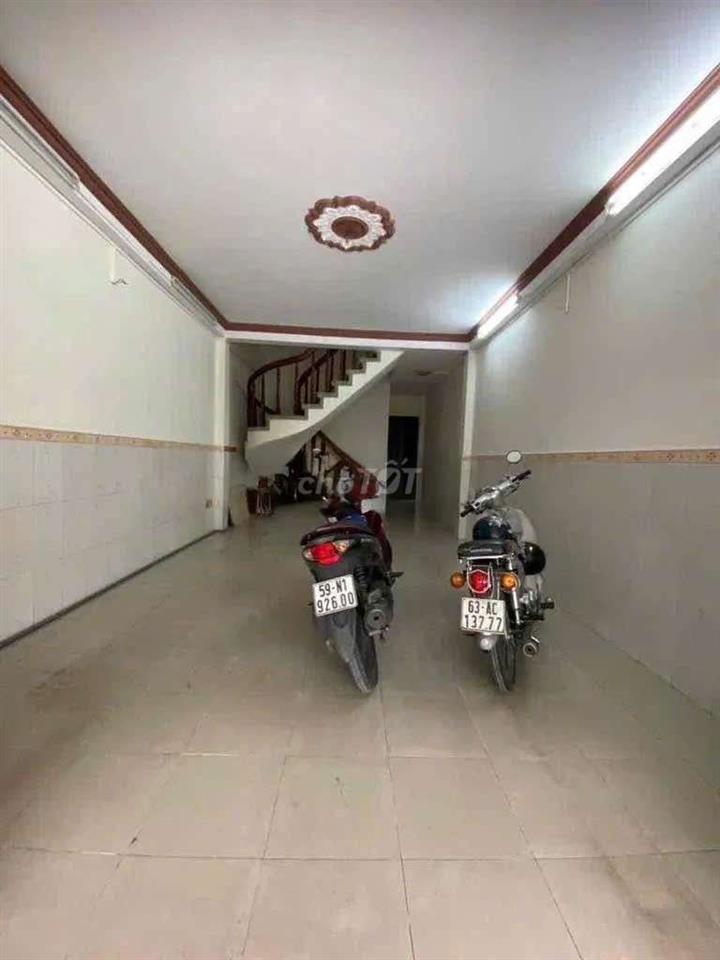 ngang 4m dài 8m 
MBKD  chợ Hồ Trọng Quý, 