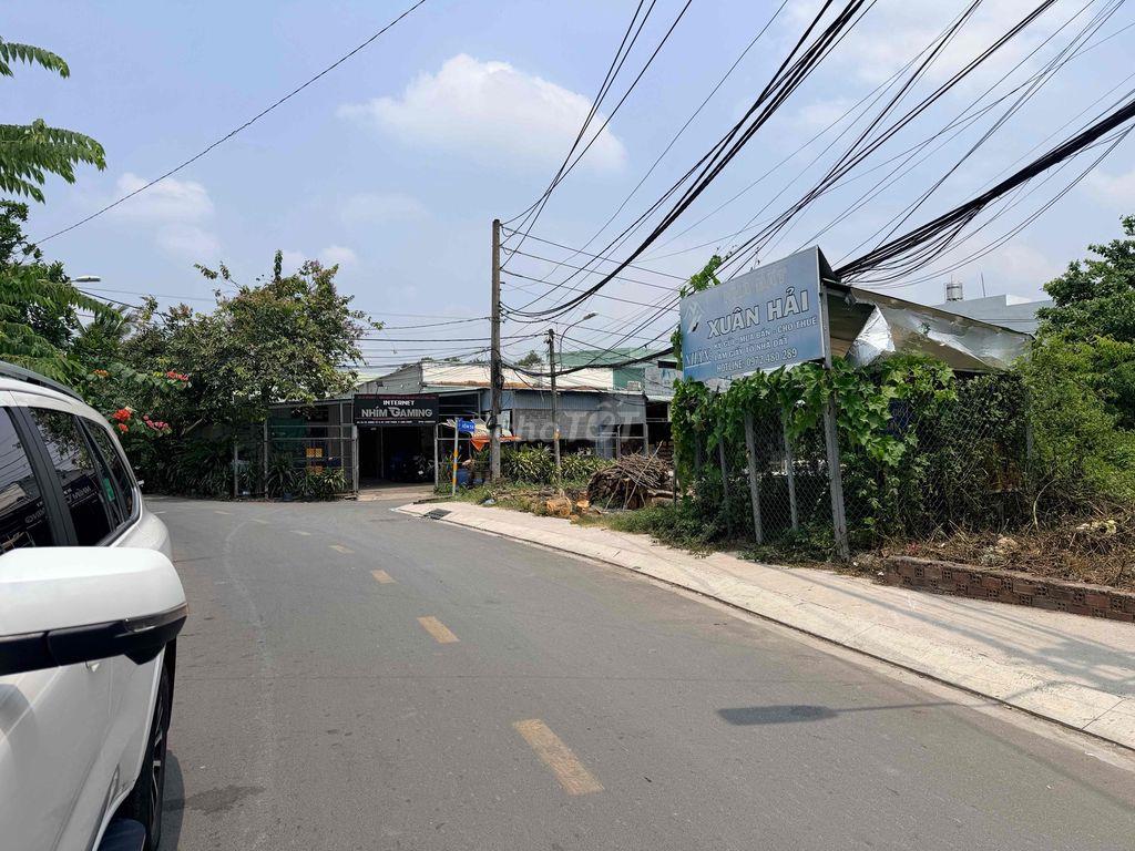 Tôi cần bán đất mặt đường số 8 gần chợ Long Phước, Hồ Chí Minh.