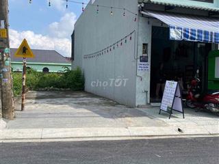 Tôi cần bán đất mặt đường số 8 gần chợ Long Phước, Hồ Chí Minh.