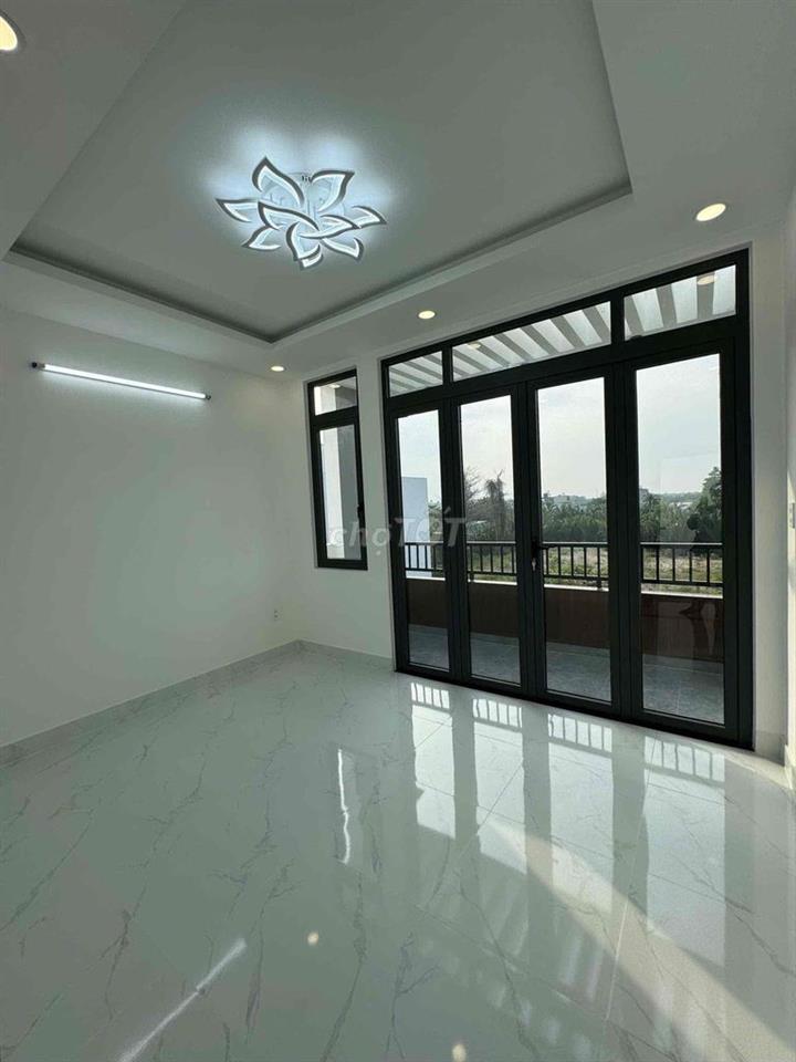 Cần bán nhà riêng gần đại học Luật phường Long Phước, tp Hồ Chí Minh.