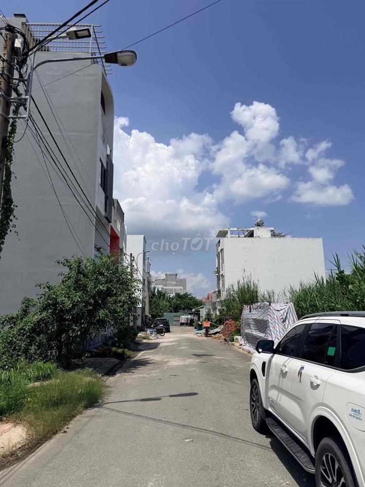 Cần bán nhà riêng gần đại học Luật phường Long Phước, tp Hồ Chí Minh.