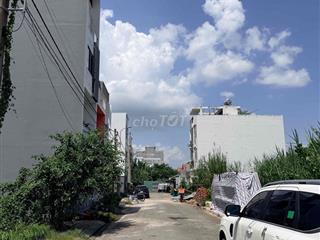 Cần bán nhà riêng gần đại học Luật phường Long Phước, tp Hồ Chí Minh.