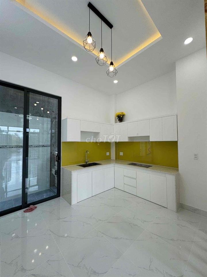 Cần bán nhà riêng gần đại học Luật phường Long Phước, tp Hồ Chí Minh.