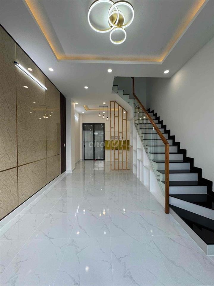 Cần bán nhà riêng gần đại học Luật phường Long Phước, tp Hồ Chí Minh.