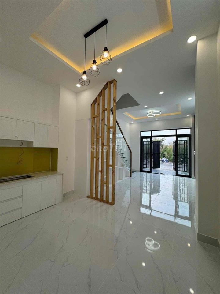 Cần bán nhà riêng gần đại học Luật phường Long Phước, tp Hồ Chí Minh.