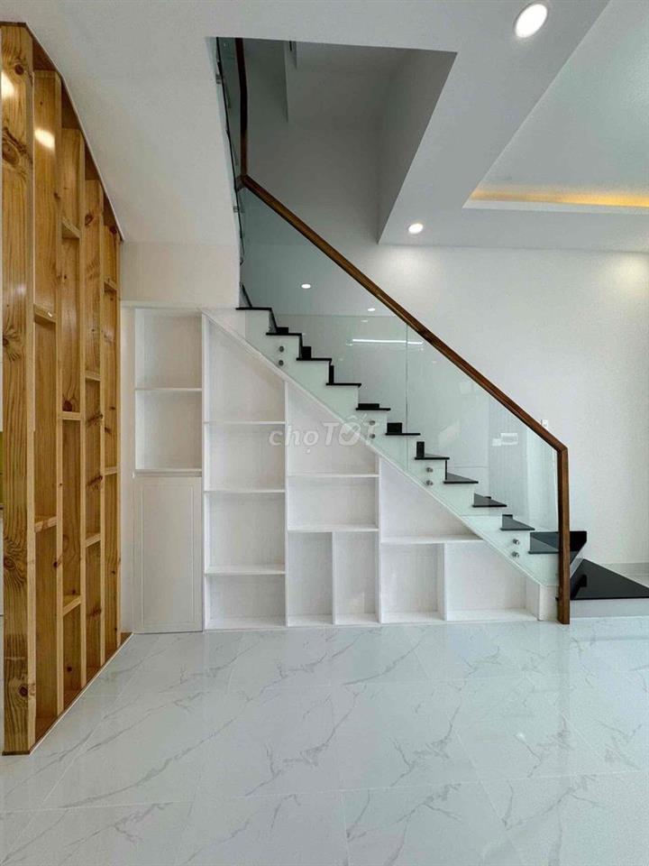 Cần bán nhà riêng gần đại học Luật phường Long Phước, tp Hồ Chí Minh.