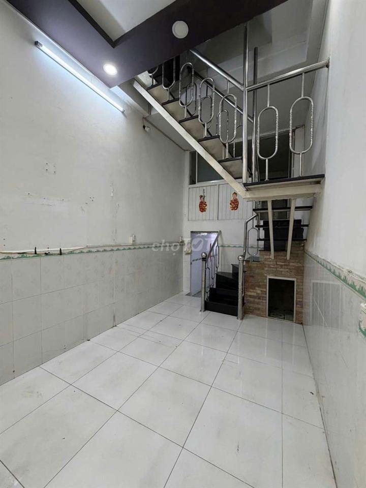 💒 1 trệt 1 lửng 2 lầu
5PN 5WC
✍️ Sổ Hồng Riêng 
Nhà hướng: Đông