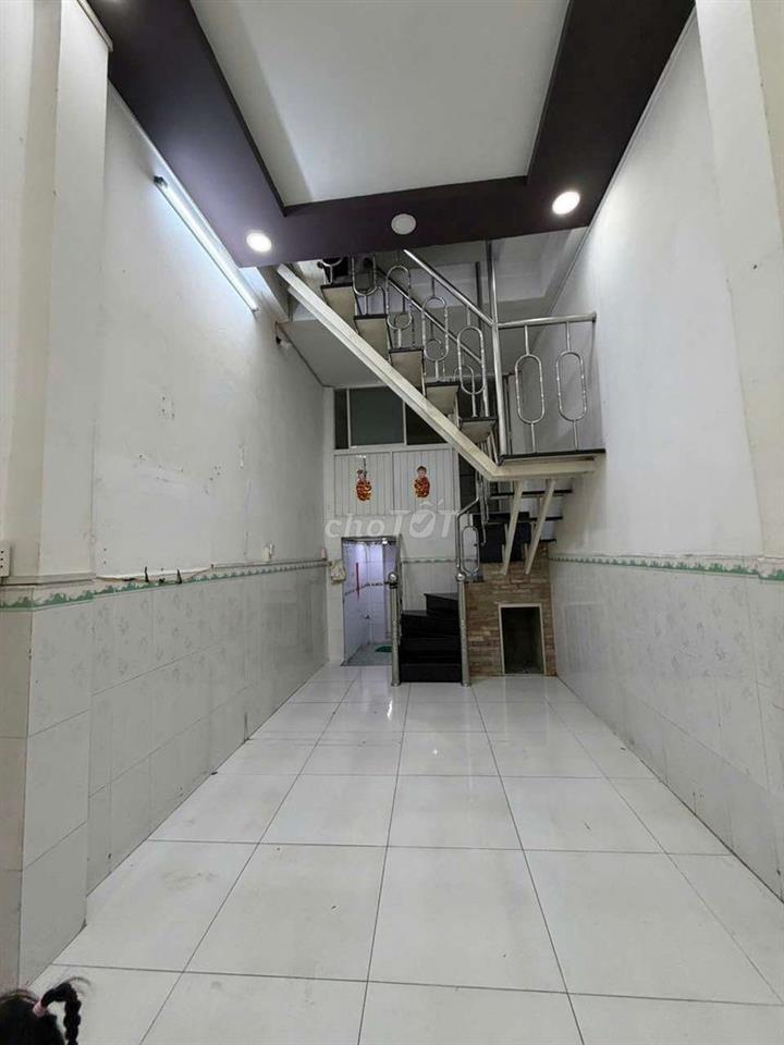 💒 1 trệt 1 lửng 2 lầu
5PN 5WC
✍️ Sổ Hồng Riêng 
Nhà hướng: Đông