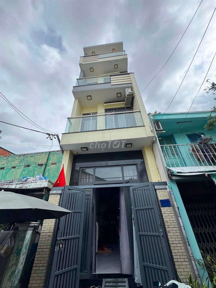 dg xe tải thông 
ngang 3m5 nở hậu dài 10m
1 trệt 3 lầu nhà mới