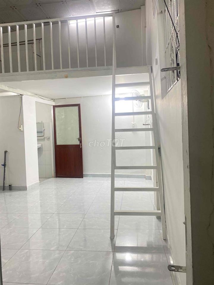 Chính chủ  có 1 phòng *** hẻm 1041 trần xuân soạn cách cầu Him La