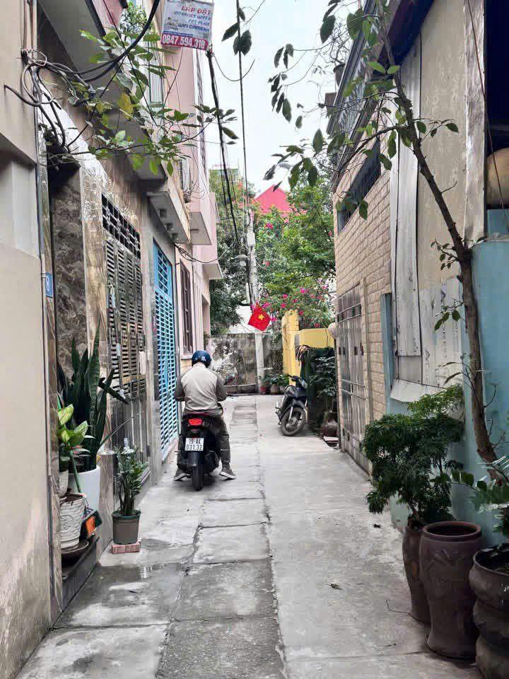 Bán nhà mới xây, view công viên Hòa Bình. Bất động sản tiềm năng