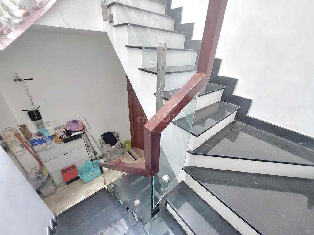 Bán Nhà Dương Quảng Hàm -3 Lầu -38m2 - HXH
