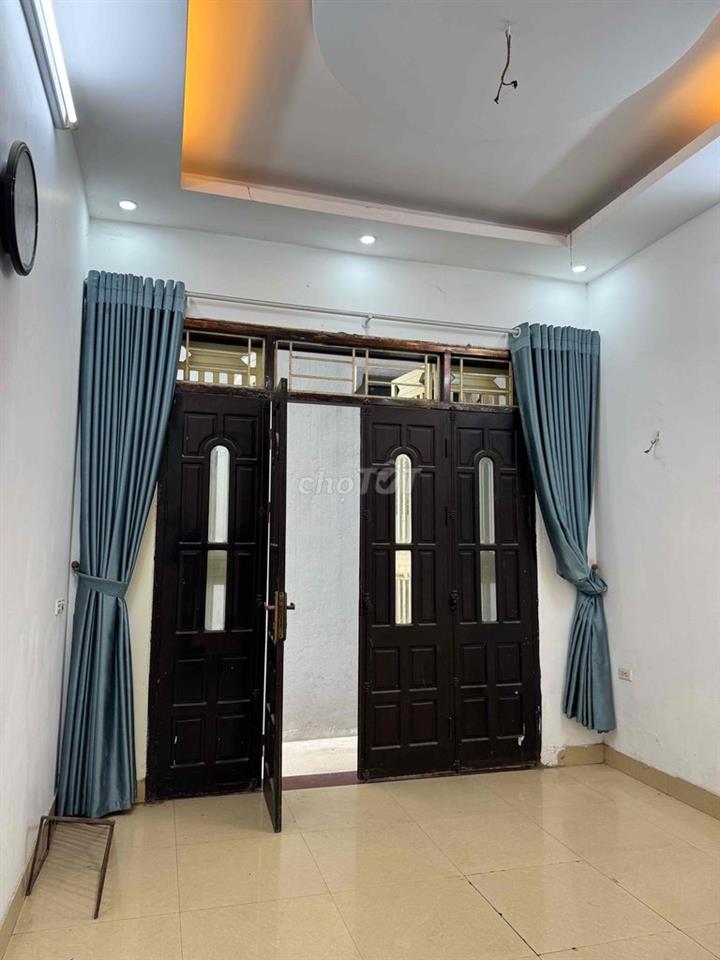 cho thuê nhà 2 tầng 1 tum