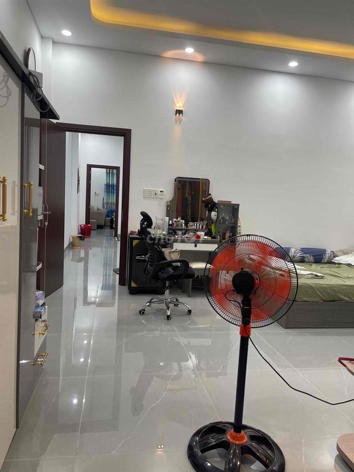 bán nhà phố kcn câu tràm