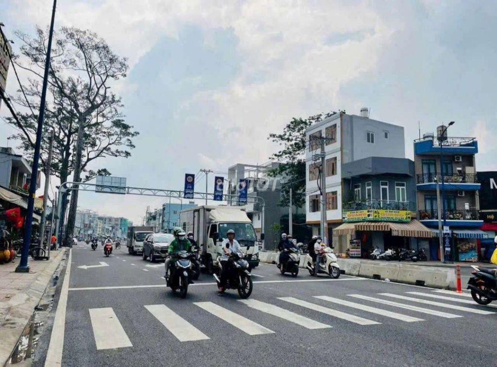 Cho Thuê nhà mặt tiền đường khu đông đúc