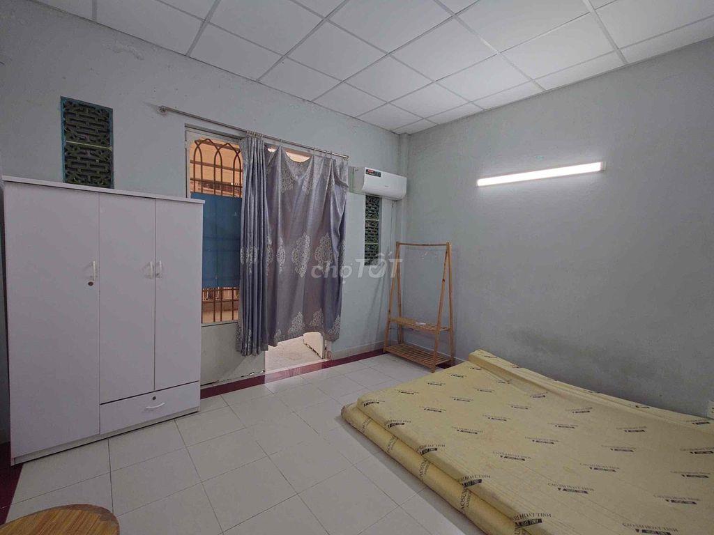 CHO THUÊ NHÀ TRỌ FULL NỘI THẤT- DẠNG CĂN HỘ 1 TẦNG SIÊU RỘNG QUẬN 1