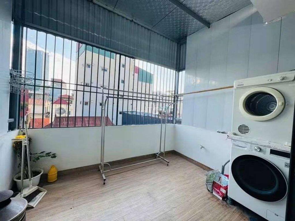 Trung tâm Cầu Giấy 35m X 5T gần ô tô full nội thất ở ngay nhỉnh 9 tỷ