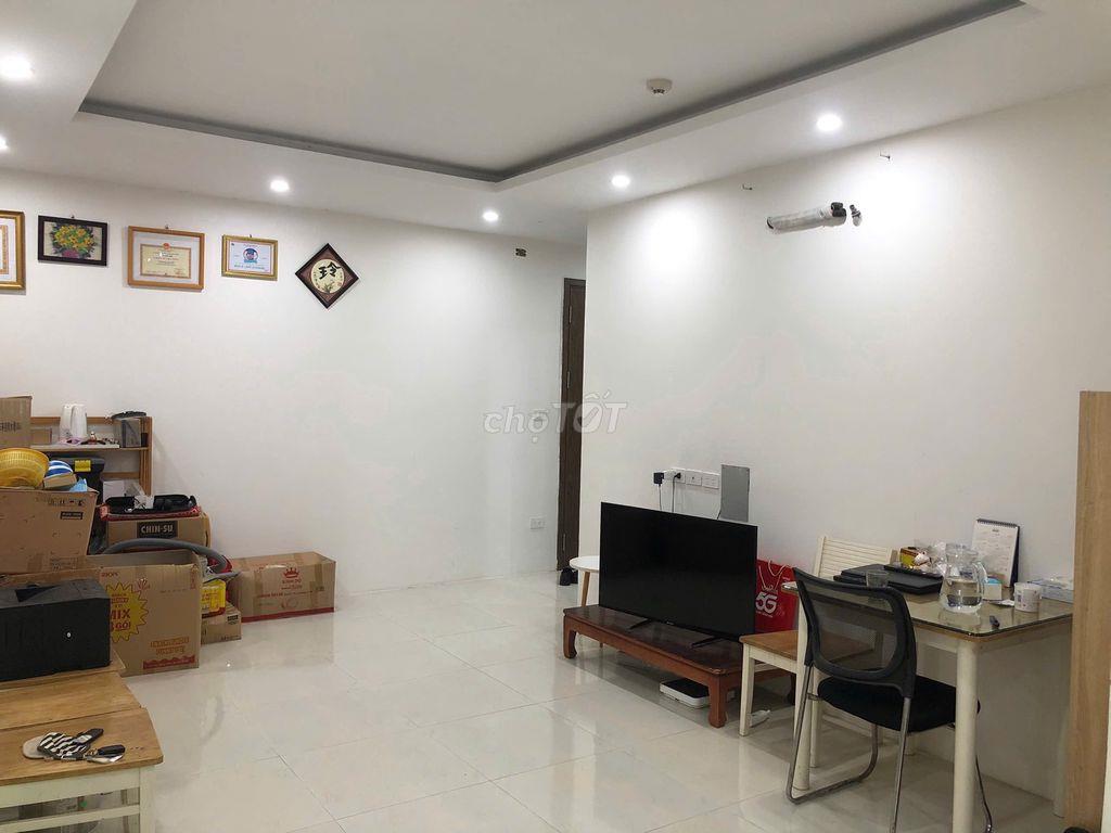 Cho thuê căn hộ 63,5m2 có 2PN, 2WC. Đ/c: Tòa HH1, FLC Đại Mỗ, Hà Nội.