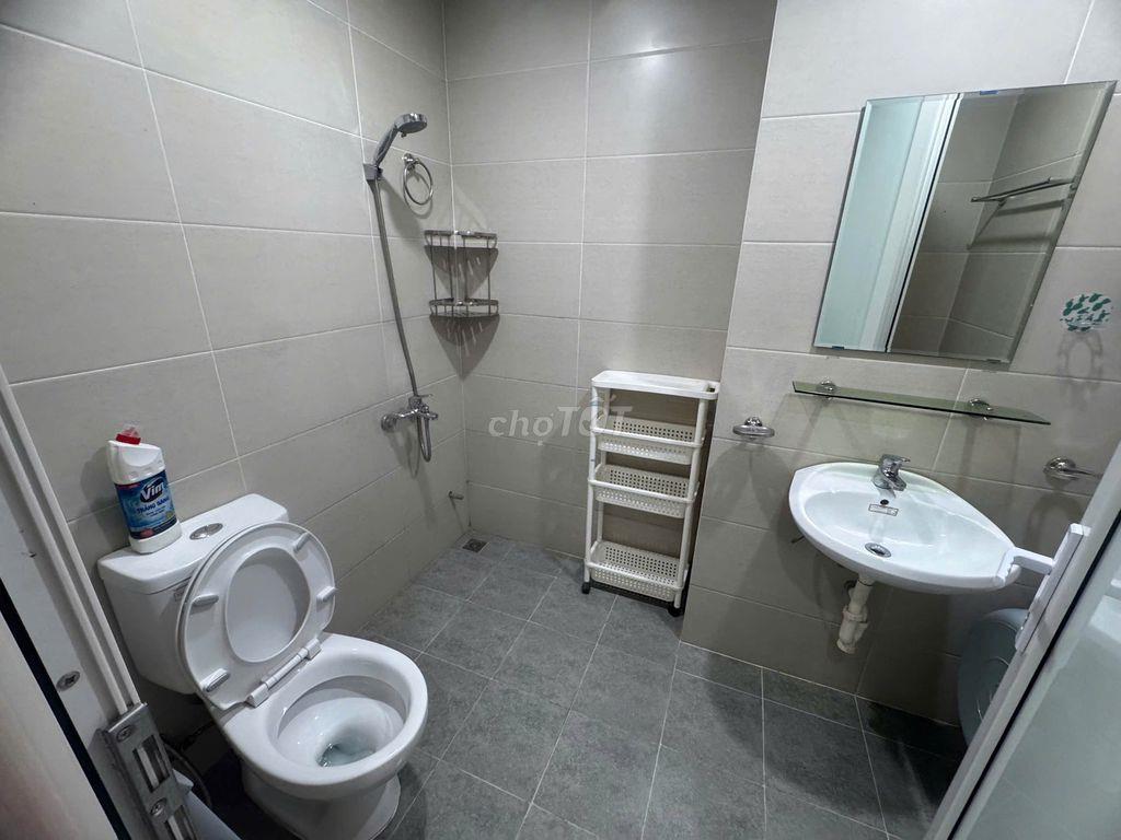 Cho thuê căn hộ 63,5m2 có 2PN, 2WC. Đ/c: Tòa HH1, FLC Đại Mỗ, Hà Nội.