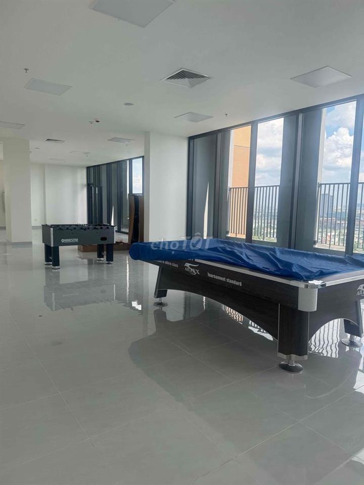 Cho thuê căn hộ mới, nhà trống có rèm và dàn phơi