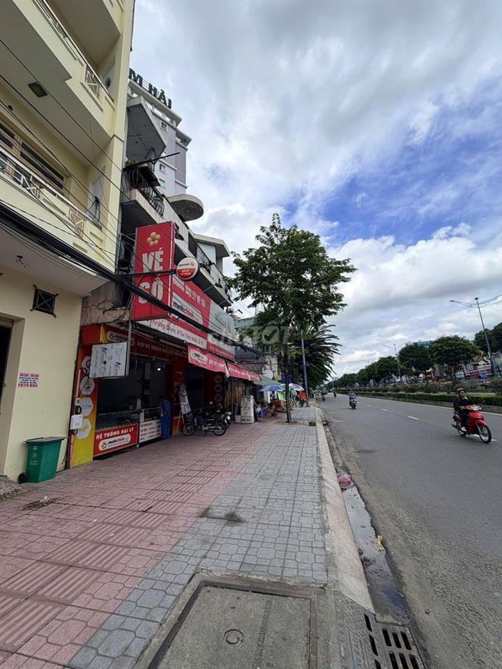 BÁN NHÀ MẶT TIỀN TRƯỜNG CHINH – QUẬN 12 GIÁ CHỈ 9.9 TỶ