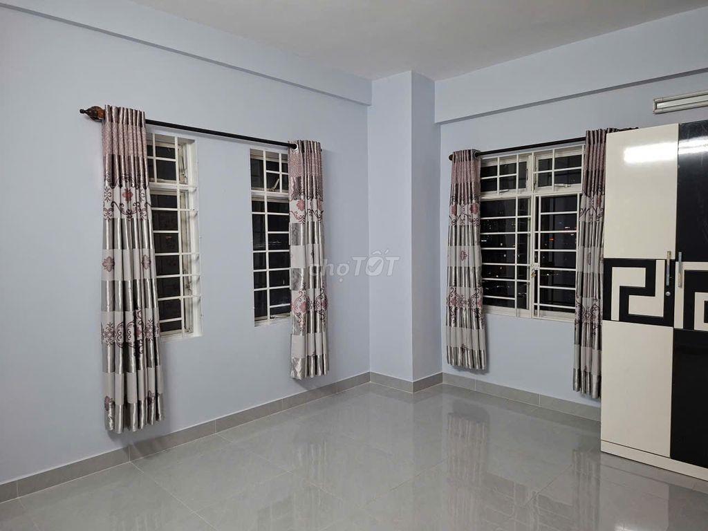 Chính chủ cho thuê căn góc 1 PN, đủ nội thất. Nhà sáng, thoáng mát.