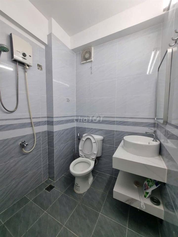 Chính chủ cho thuê căn góc 1 PN, đủ nội thất. Nhà sáng, thoáng mát.