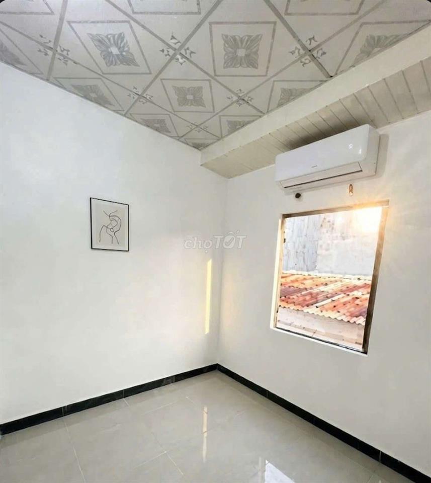 Nhà nguyên căn 2 tầng mới xây , 20m2