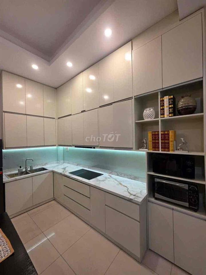Bán nhà 3 tầng 131.6m² sử dụng, đất 39m².  Địa chỉ: 252/57F Cao Thắng,