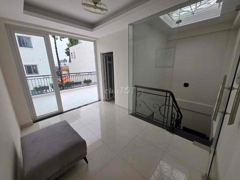 Bán nhà 3 tầng 131.6m² sử dụng, đất 39m².  Địa chỉ: 252/57F Cao Thắng,