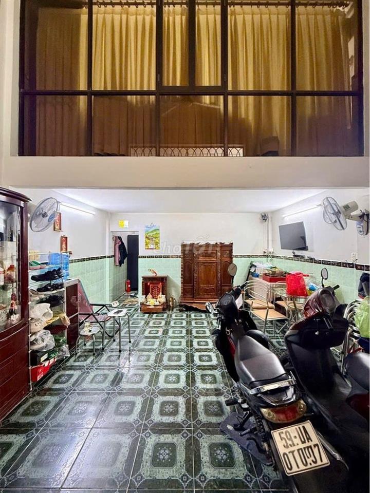 -Nhà Sư Vạn Hạnh . Diện tích 46m (4m*11.6m).4tầng btct . Giá 9tỷ.
