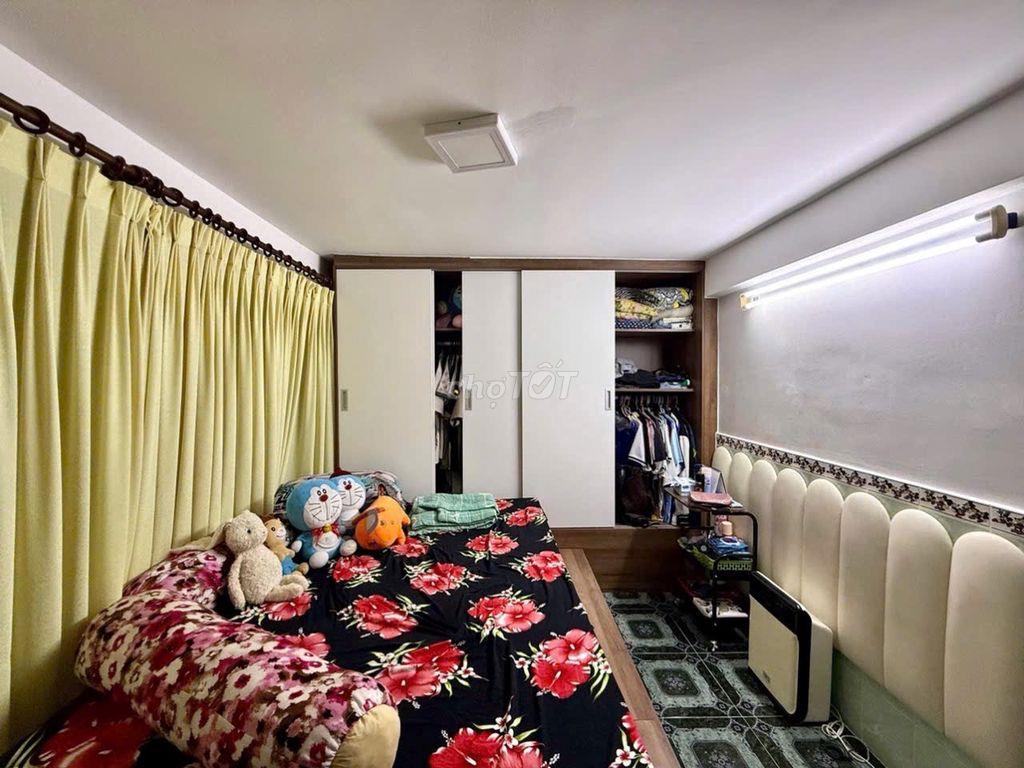 -Nhà Sư Vạn Hạnh . Diện tích 46m (4m*11.6m).4tầng btct . Giá 9tỷ.