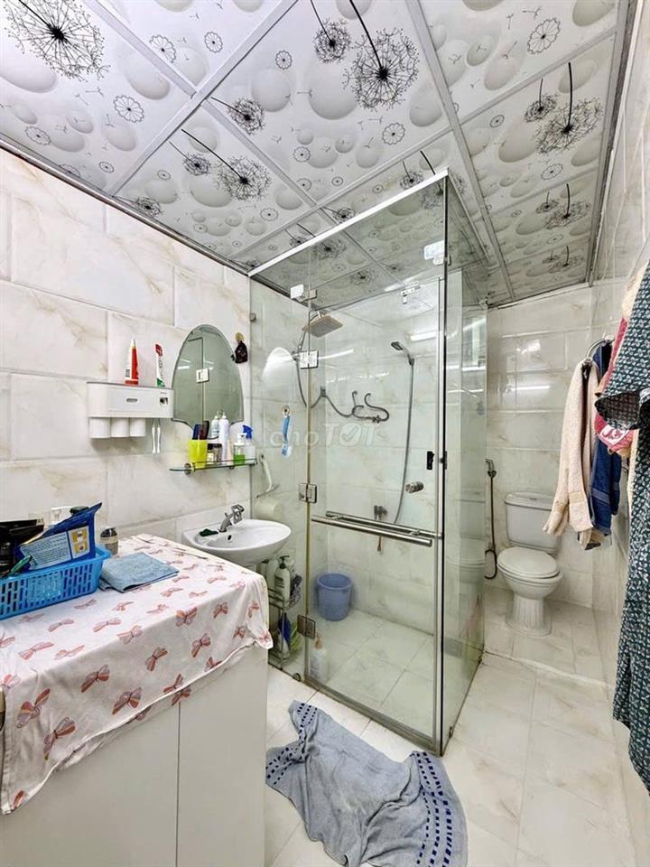 -Nhà Sư Vạn Hạnh . Diện tích 46m (4m*11.6m).4tầng btct . Giá 9tỷ.