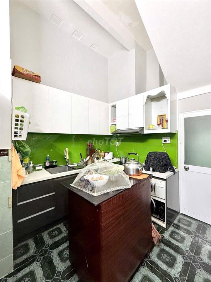 -Nhà Sư Vạn Hạnh . Diện tích 46m (4m*11.6m).4tầng btct . Giá 9tỷ.
