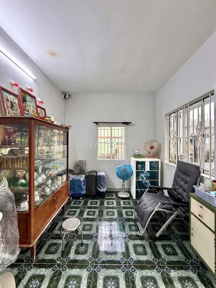 -Nhà Sư Vạn Hạnh . Diện tích 46m (4m*11.6m).4tầng btct . Giá 9tỷ.