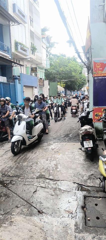 nhà gần chợ trường học.trung tâm quận 11