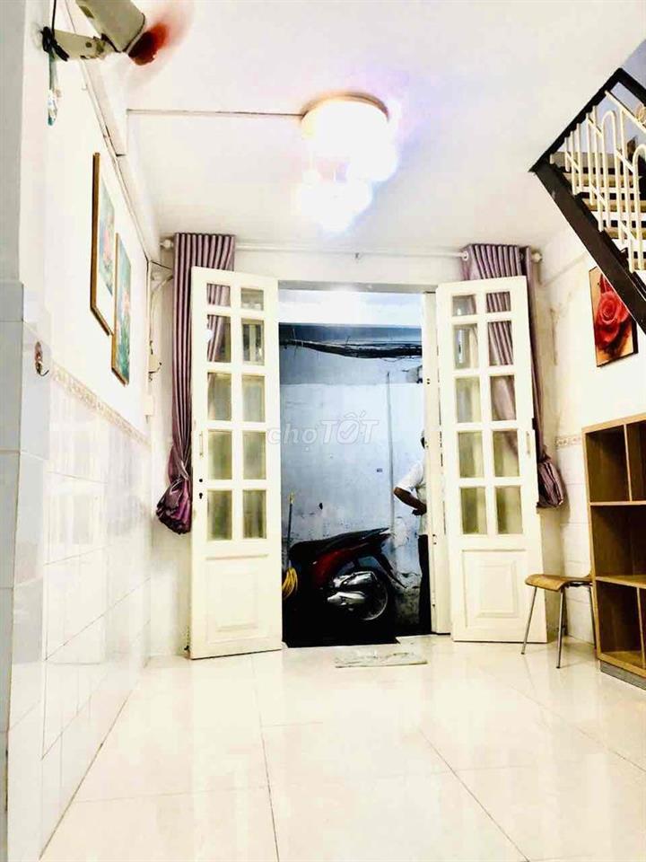 Nhà xinh còn mới cho thuê nguyên căn khu trung tâm Trần Hưng Đạo, Q1