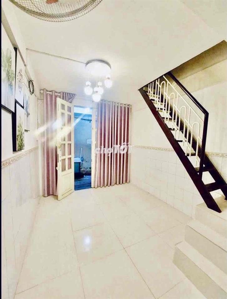 Nhà xinh còn mới cho thuê nguyên căn khu trung tâm Trần Hưng Đạo, Q1