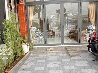 Chính chủ xả lỗ nhà mặt tiền Khóm 2 Phường 1 Giá Rai 235.5m2 mới 100%