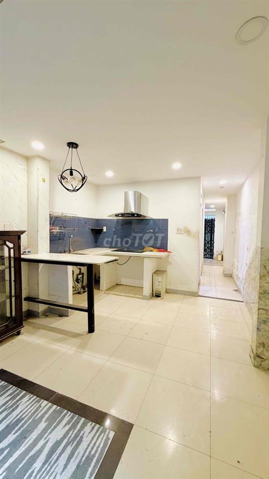 Cho thuê nhà nguyên căn 2 tầng 70m2 - 2 mặt tiền ngay chợ Bà Chiểu