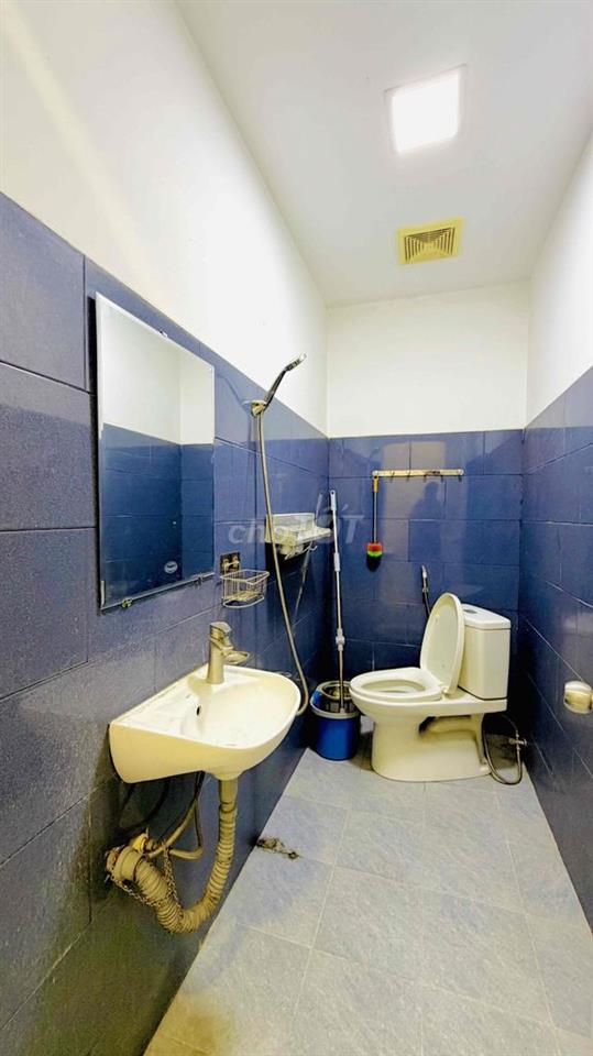Cho thuê nhà nguyên căn 2 tầng 70m2 - 2 mặt tiền ngay chợ Bà Chiểu