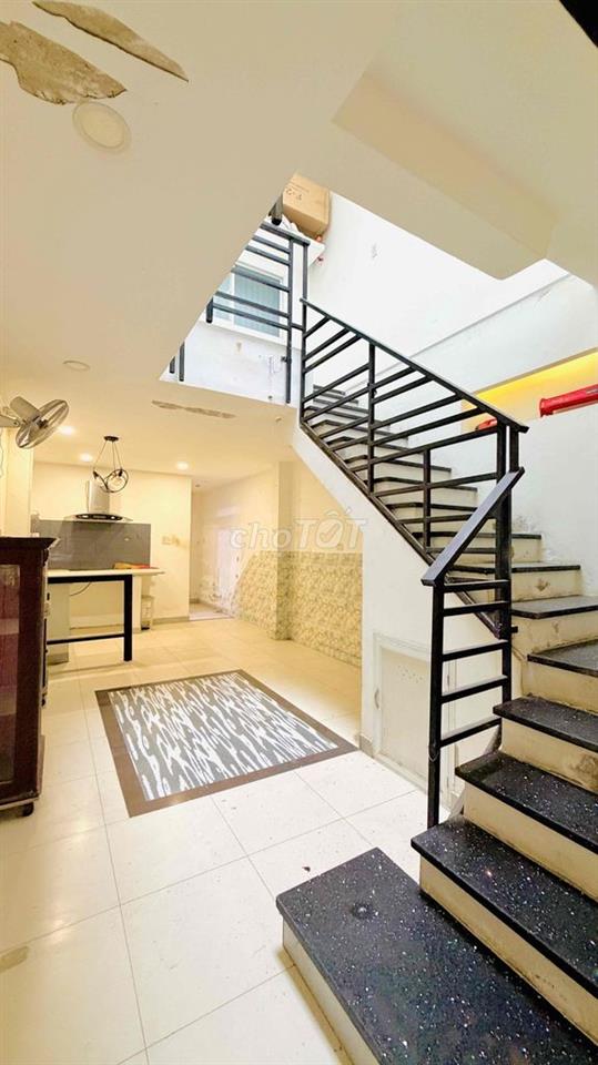 Cho thuê nhà nguyên căn 2 tầng 70m2 - 2 mặt tiền ngay chợ Bà Chiểu