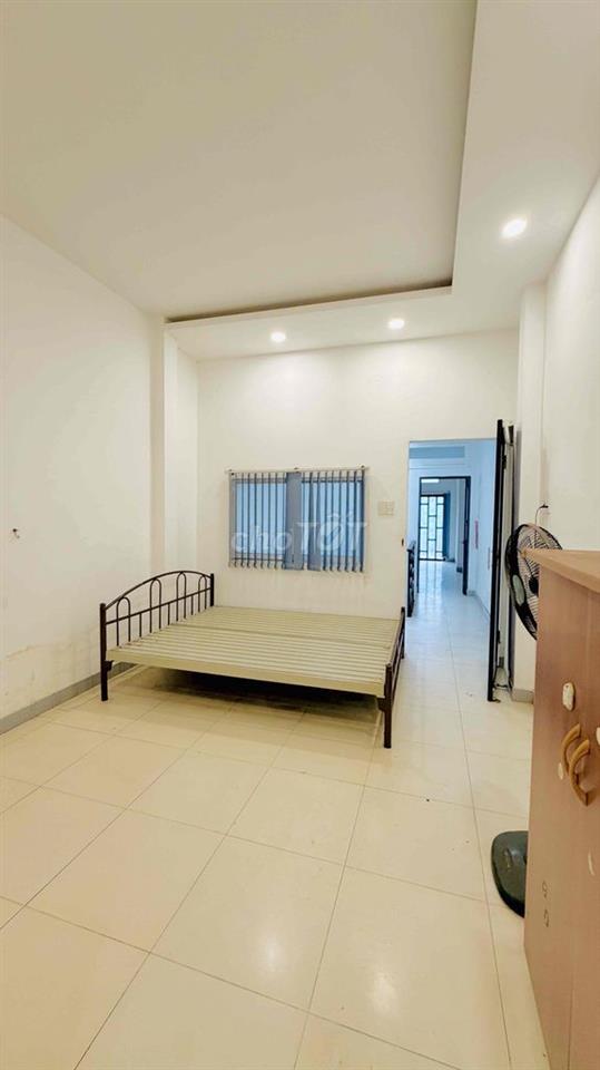 Cho thuê nhà nguyên căn 2 tầng 70m2 - 2 mặt tiền ngay chợ Bà Chiểu